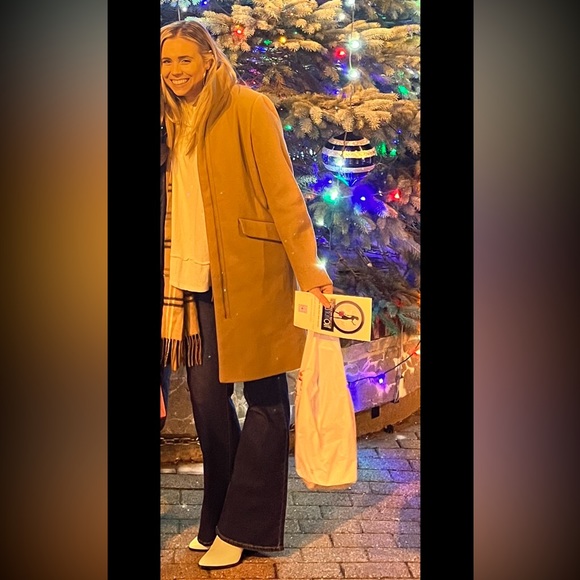 High Rise Flare Jeans - Picture 3 of 4